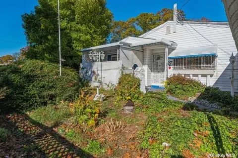 27 44th St, Islip, NY 11751 photo 1