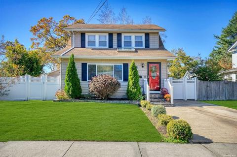 40 Grenville Ave, Patchogue, NY 11772 photo 1