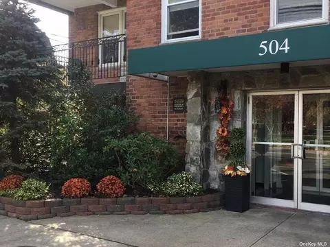 504 Merrick Rd #3 M, Lynbrook, NY 11563