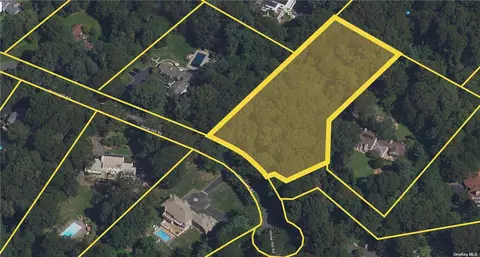 16 Horse Hill Rd, Brookville, NY 11545
