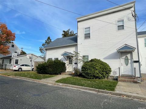 360 Albany Ave, Lindenhurst, NY 11757