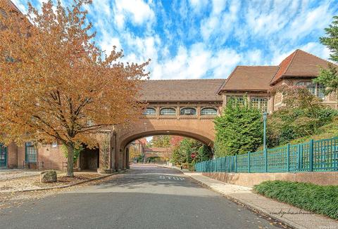 25 Burns St #1C, Forest Hills, NY 11375