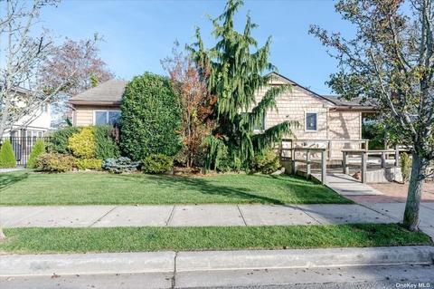 84 Curley St, Long Beach, NY 11561