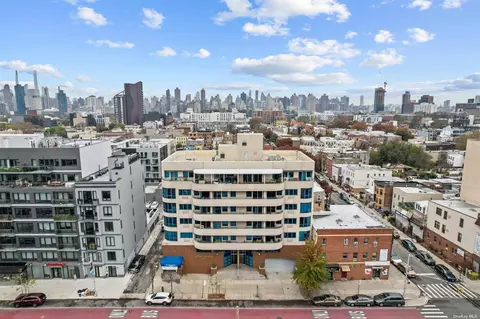 30-80 21st St #3F, Astoria, NY 11102