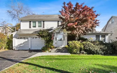 142 Berry Hill Rd, Syosset, NY 11791