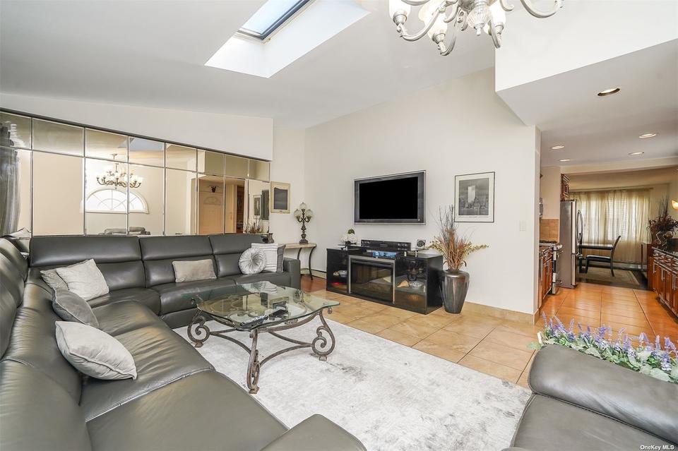 10 Horton Rd, Valley Stream, NY 11581 1 photo Movoto