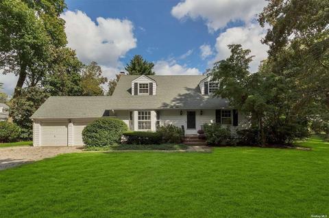 251 Locust Ln, East Hills, NY 11577