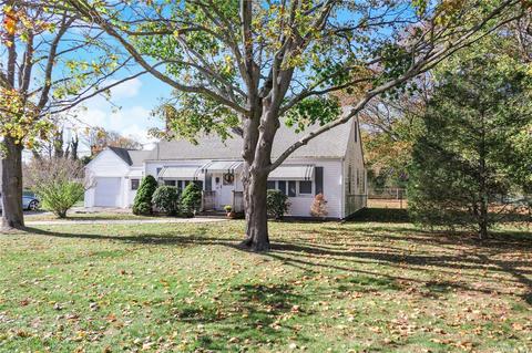 528 Americus Ave, Patchogue, NY 11772 photo 1
