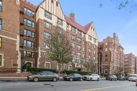 109-14 Ascan Ave #2G, Forest Hills, NY 11375