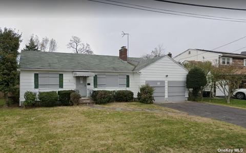 17 Mckinley St, Islip, NY 11751 photo 1