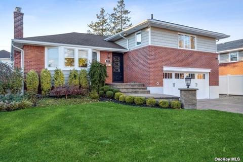 44 Stuart Dr, Syosset, NY 11791 photo 1