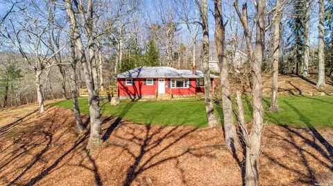 68 S Ferry Rd, Shelter Island, NY 11964