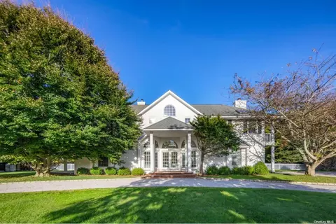 24 St Marys Ln, Amagansett, NY 11930