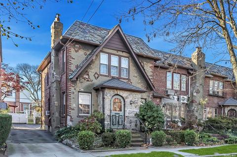 29-28 166th St, Flushing, NY 11358