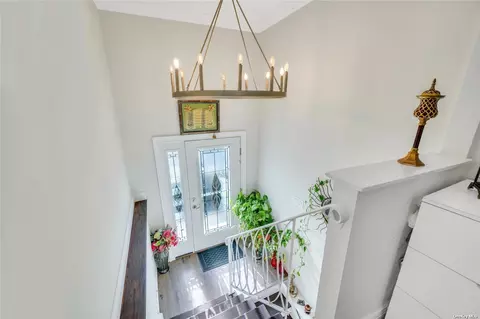 33 9th Ave, Farmingdale, NY 11735