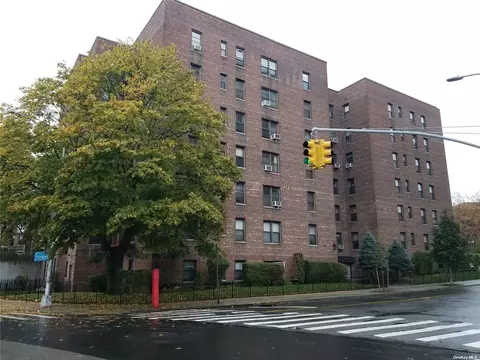8423 Manton St #3D, Briarwood, NY 11435