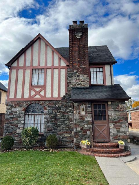36-40 204th St, Bayside, NY 11361