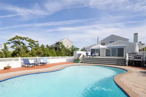 610 Dune Rd, Westhampton, NY 11977