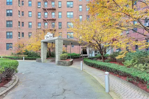 84-01 Main St #516, Briarwood, NY 11435