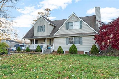 42 S Country Rd, Patchogue, NY 11772 photo 1