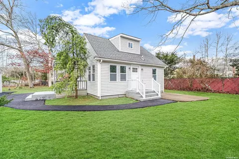 11 Washington Ave, Mastic Beach, NY 11951