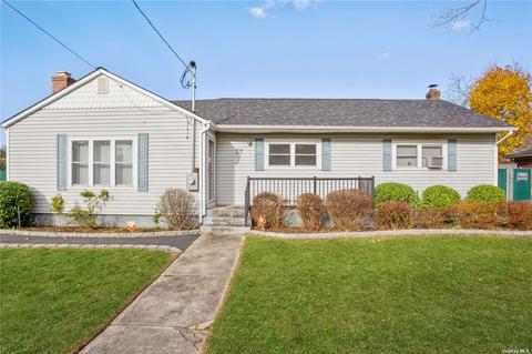 37 Pinewood Dr, Shirley, NY 11967 | 29 Photos | MLS #3446107 - Movoto