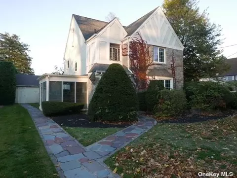 61 Canterbury Rd, Rockville Centre, NY 11570