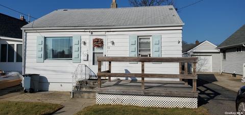 15 Stewart St, Copiague, NY 11726