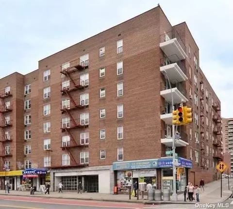 42-95 Main St #5F, Flushing, NY 11355