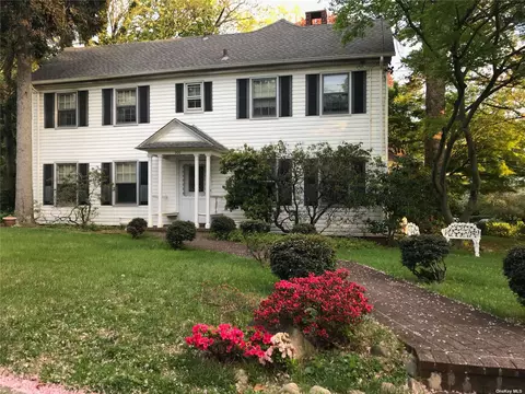 200 Ridge Rd, Douglaston, NY 11363
