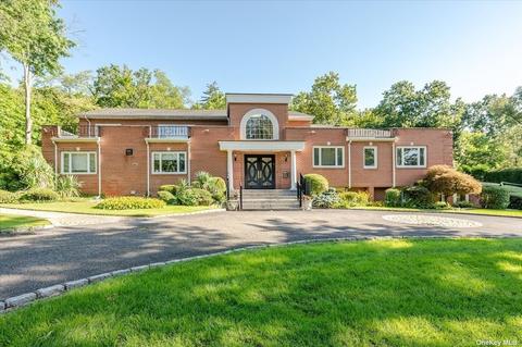 4 Sinclair Dr, Great Neck, NY 11024