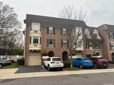 14-14 Bonnie Ln #15852, Bayside, NY 11360