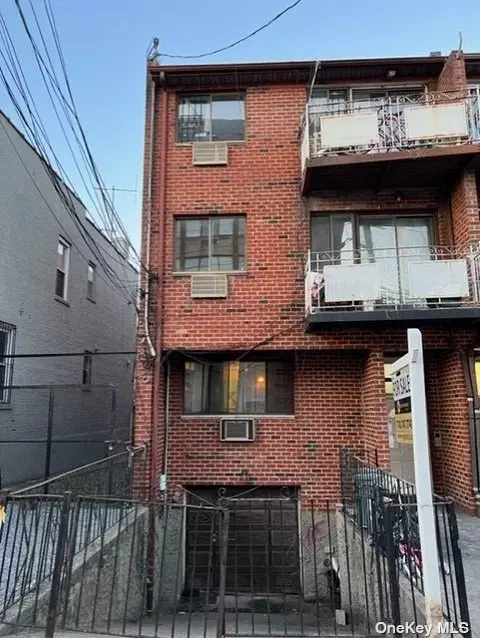 58-37 Waldron St, Corona, NY 11368