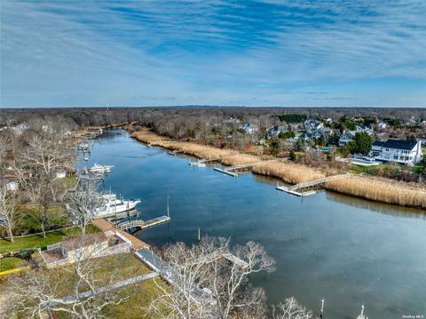 81 Crystal Beach Blvd, Moriches, NY 11955