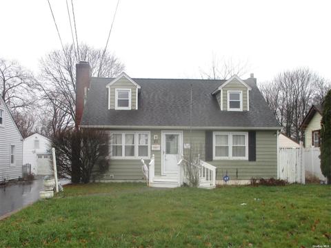 21 2nd Ave, Central Islip, NY 11722