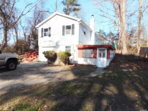 36 Greenbriar Rd, Wading River, NY 11792