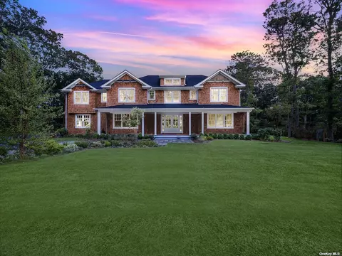 14 Webb Ct, Remsenburg, NY 11960