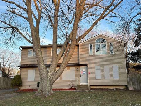 27 Neptune Ave, Patchogue, NY 11772