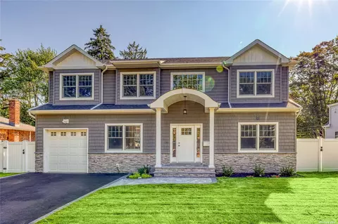 15 Abbey Ln, Plainview, NY 11803