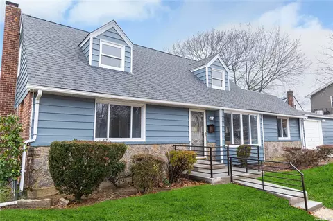 1865 Oliver Ave, Valley Stream, NY 11580 photo 1