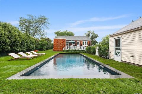 42 Dale St, Southampton, NY 11968