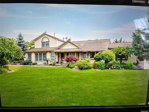 156 Secatogue Ln, West Islip, NY 11795