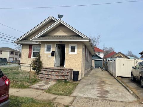 83 Washburn Ave, Freeport, NY 11520