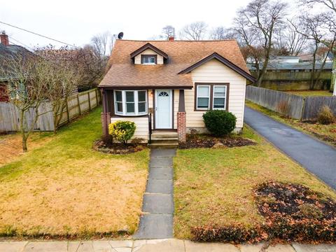 52 Highland Ave, Patchogue, NY 11772 photo 1