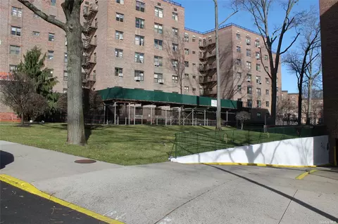 87-40 Francis Lewis B Blvd #A57, Queens Village, NY 11427