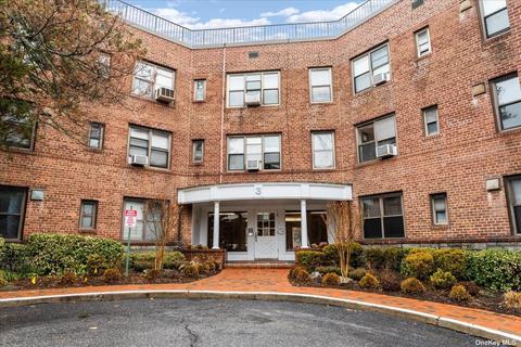 3 Townhouse Pl #B1, Great Neck, NY 11021