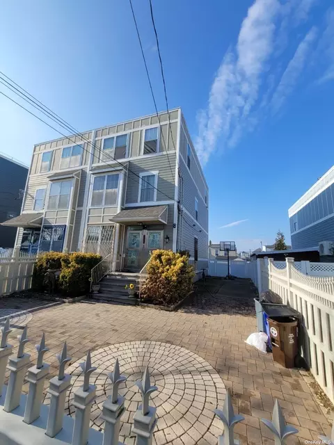 337 Beach 42nd St, Far Rockaway, NY 11691