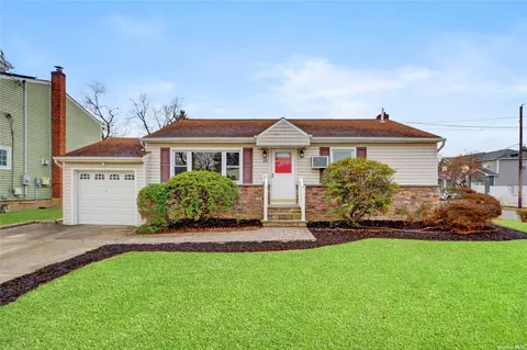 10 Larch St, Hicksville, NY 11801
