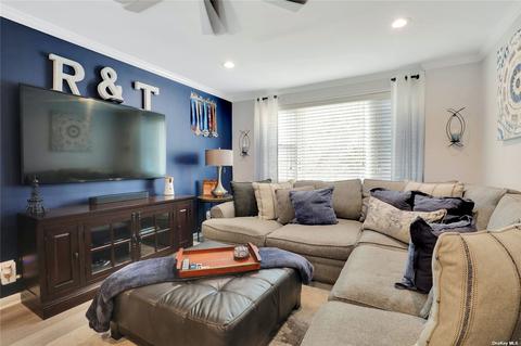 20 Chapel Pl #1B, Great Neck, NY 11021