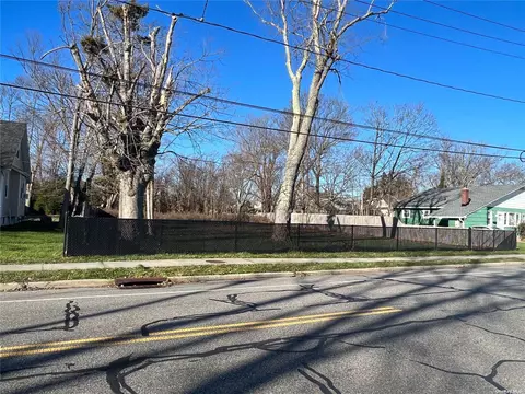 508 S Ocean Ave, Patchogue, NY 11772